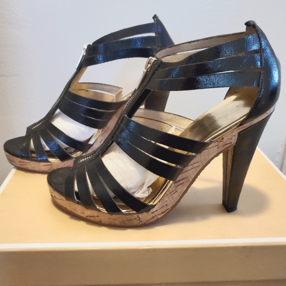 MICHAEL Michael Kors Robertson Patent leather T-strap Sandal 8.5B